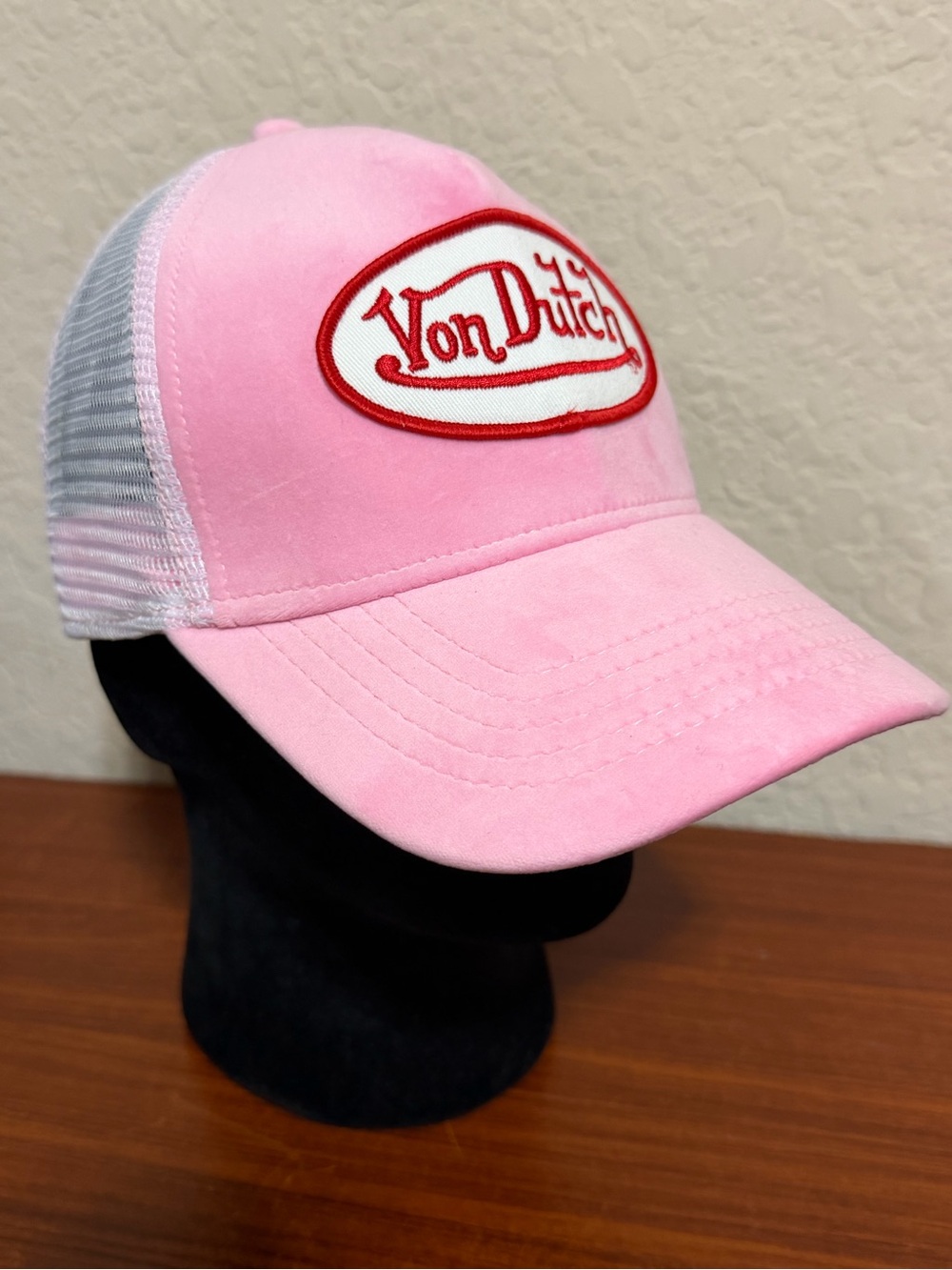 Woman’s Von Dutch Pink VELVET Trucker Hat. NWOT, Cap